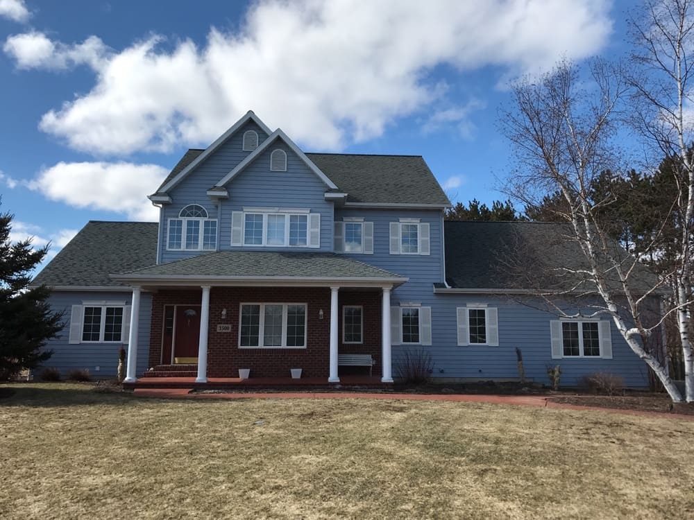 Mastic Carvedwood Premium Vinyl Lap Siding, Mastic Cedar Discovery Vinyl Shakes, Titan Clad Overhead Garage Door Frame, Azek PVC Trim, Seamless Gutters, Gutter RX Gutter Covers in Wausau, WI