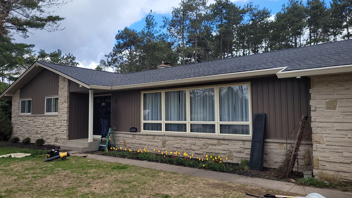 Mastic Quest Premium Vinyl Siding Installation in Plover, WI